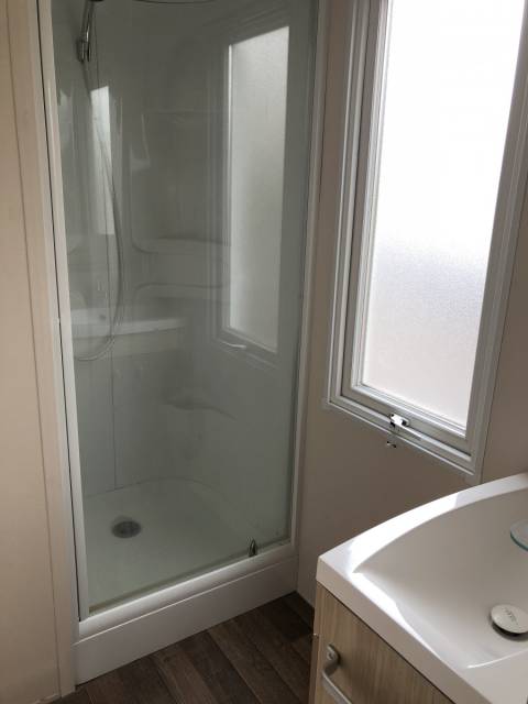 Salle de bain mobil home d'occasion Super Titania 3CH 2012