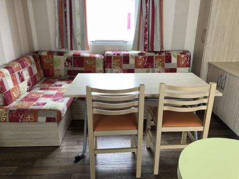 Salle à manger du mobil home d'occasion IRM super mercure 2CH