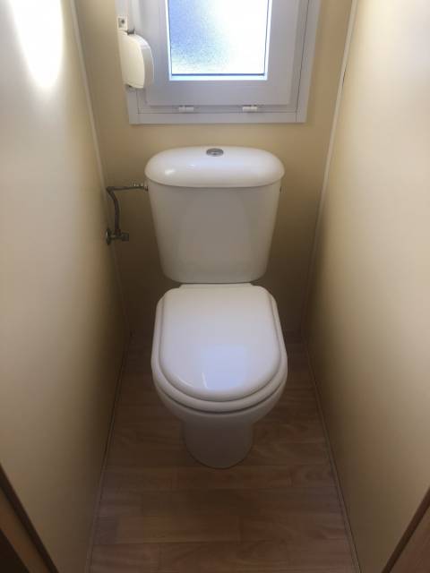 Toilette du mobil home d'occasion Sun Living 845L4