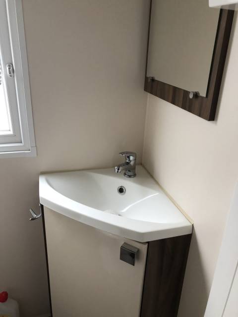 Lave-mains toilettes du mobil home d'occasion IRM Emeraude 2CH