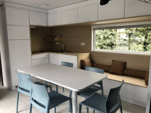 Cuisine et salle à manger du mobil home neuf Louisiane Taos F5