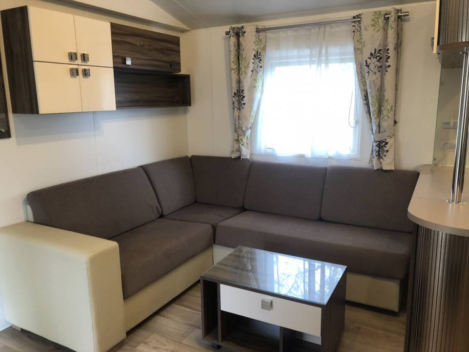 Salon central du mobil home d'occasion IRM Rubis 2CH