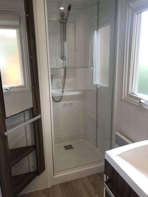 Salle de bain du mobil home d'occasion IRM Rubis 2CH