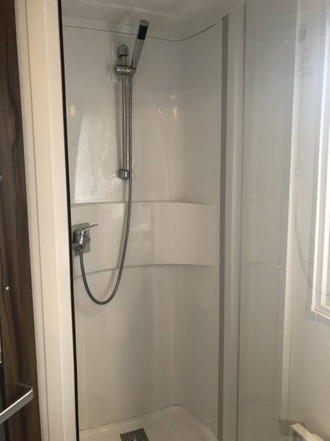 Salle de bain du mobil home d'occasion IRM Rubis 2CH