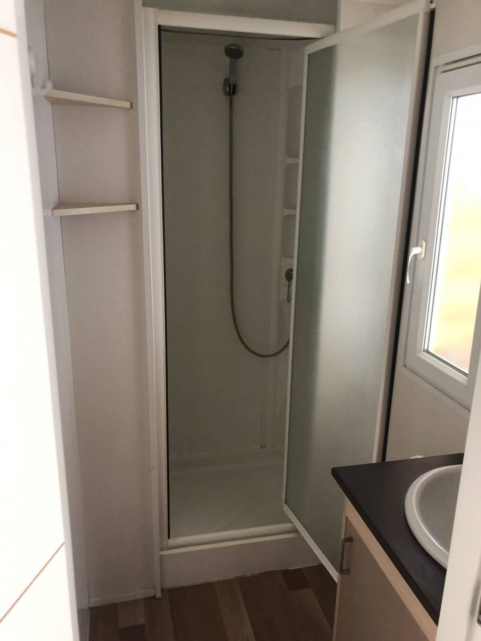 Salle de bain du mobil home d'occasion Sun Roller 3CH