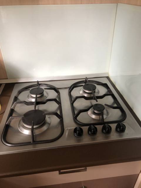 Plaque de cuisson 4 feux gaz du mobil home d'occasion Sun Roller 3CH
