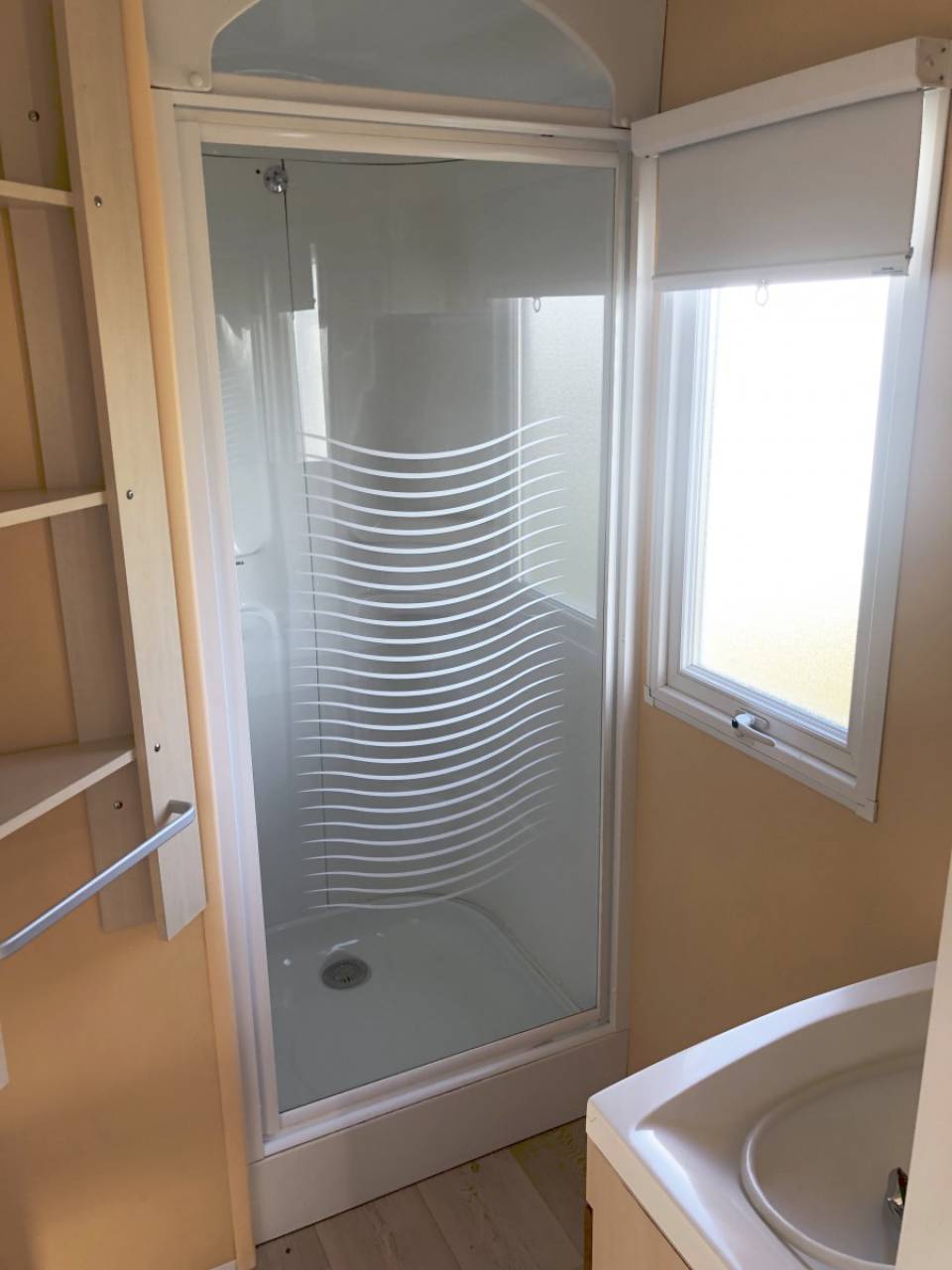 Salle de bain du mobil home d'occasion IRM Super Mercure Grand Large