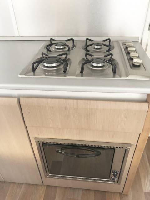 Plaque de cuisson et four du mobil home d'occasion Sun Roller 3CH