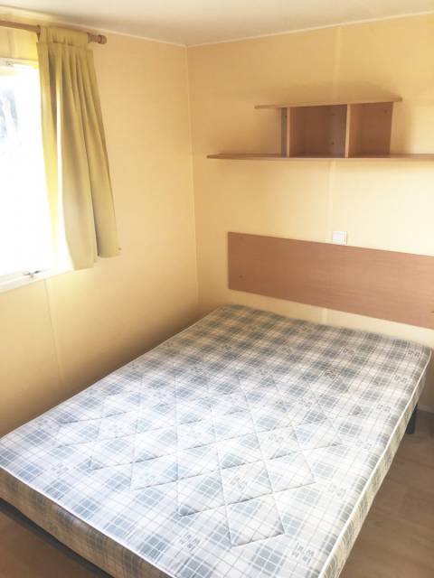 Chambre parentale du mobil home IRM Super Mercure Famille 2003