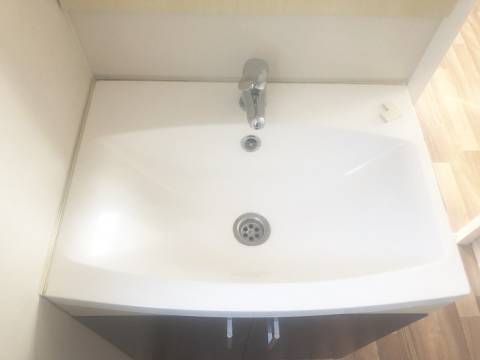 Meuble vasque de la salle de bain du mobil home d'occasion IRM Super Titania 2007