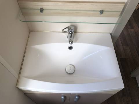 Lavabo salle d'eau du mobil home d'occasion IRM Super Titania 3CH 2012