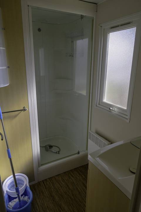 Cabine de douche du mobil home d'occasion IRM Casita 3CH 2009