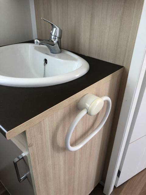 Meuble vasque du mobil home d'occasion Sun Roller Fidji 2008