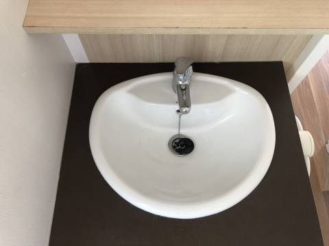 Meuble vasque du mobil home d'occasion Sun Roller Fidji 2008