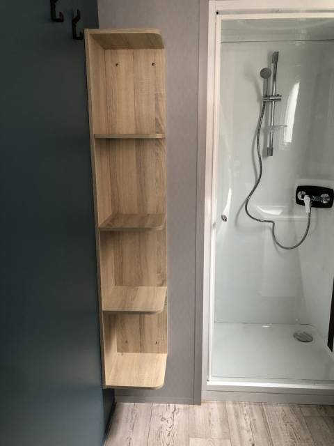 Salle de bain du mobil home neuf Louisiane SAMOA 2019