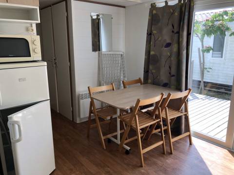 Espace salle à manger du mobil home d'occasion O'Hara 934 3 chambres