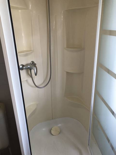 Douche salle de bain parentale du mobil home d'occasion O'Hara 934 3 chambres
