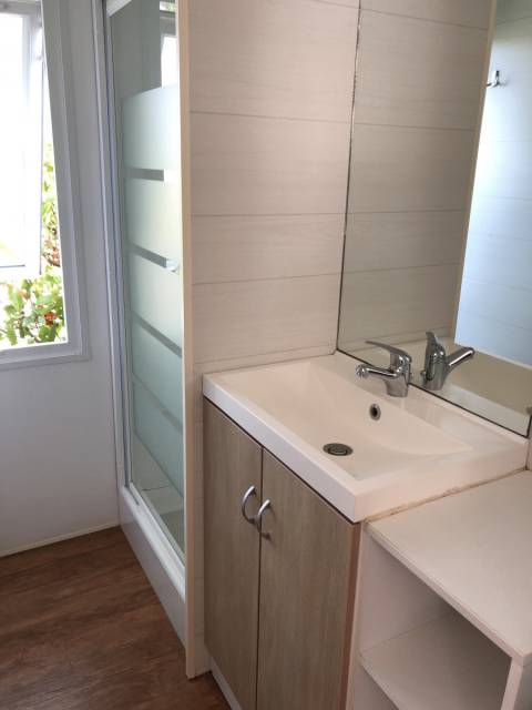 Salle de bain du mobil home d'occasion O'Hara 934 3 chambres