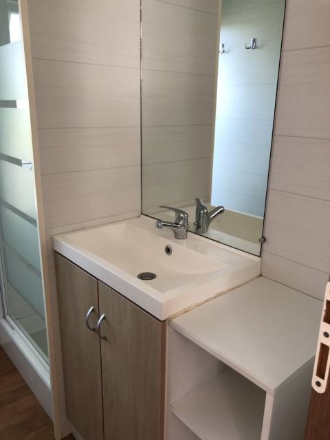 Meuble vasque salle de bain du mobil home d'occasion O'Hara 934 3 chambres