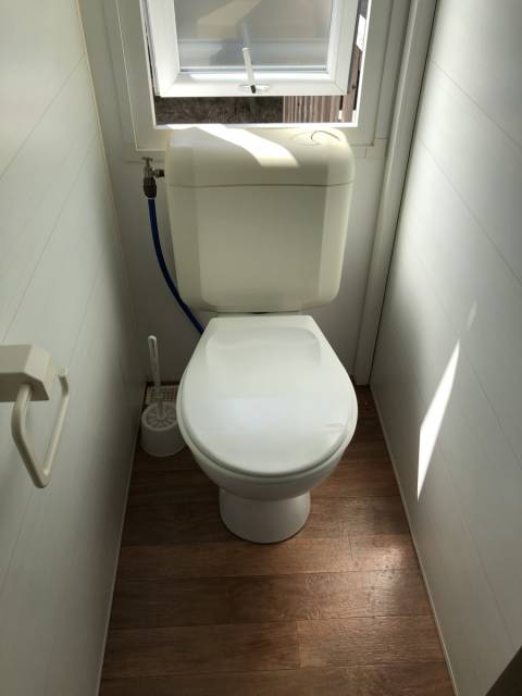 WC indépendant du mobil home d'occasion O'Hara 943 3 chambres