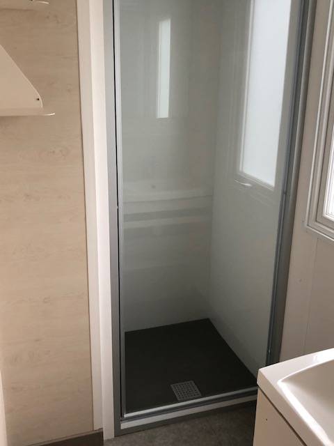 Salle de bain du mobil home neuf IRM Super Titania 3 chambres
