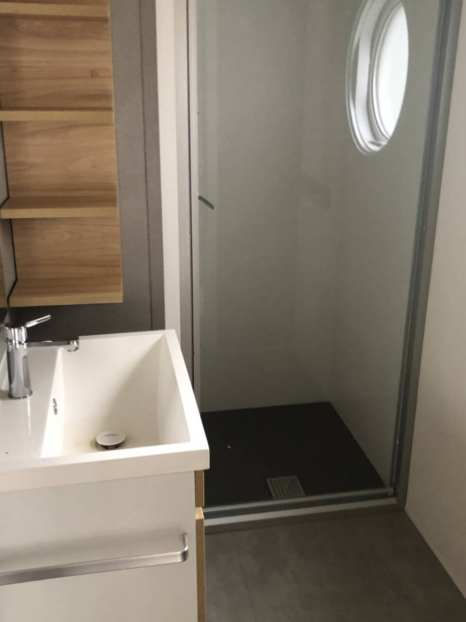 Salle de bain du mobil home neuf O'Hara 784 2 chambres 2017