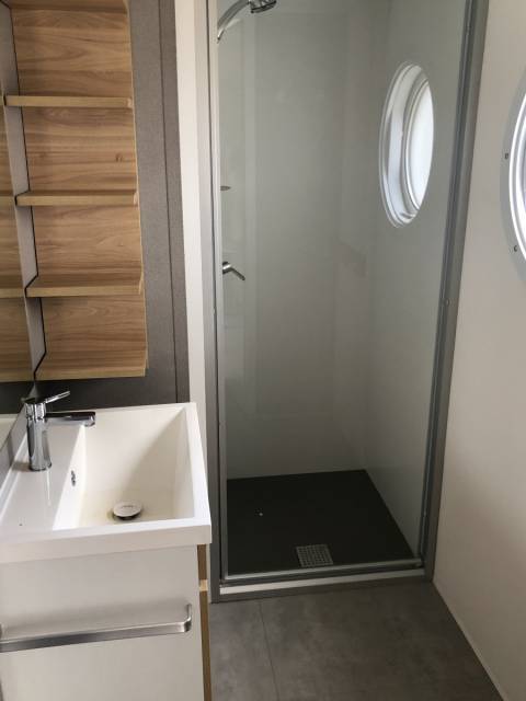 Salle de bain du mobil home neuf O'Hara 784 2 chambres 2017