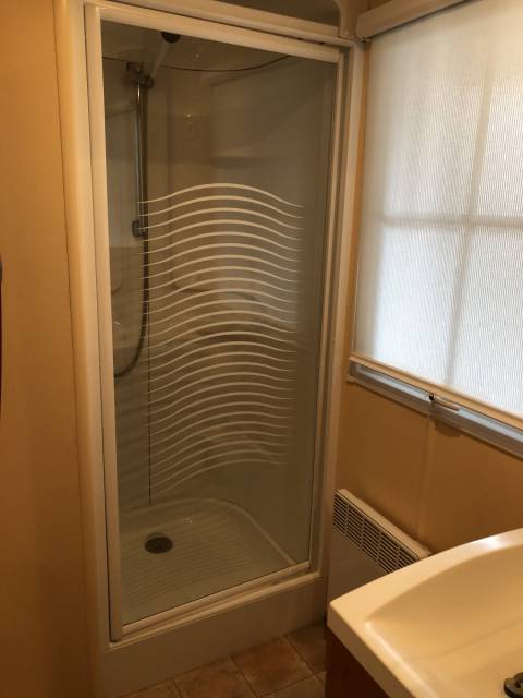 Salle de bain du mobil home d'occasion IRM Super Titania Résidentiel 2 chambres