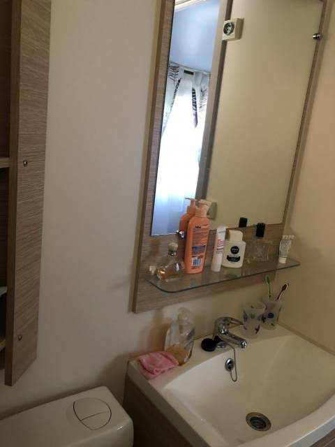 salle de bain du mobil home d'occasion 3 chambres IRM Apollon Confort