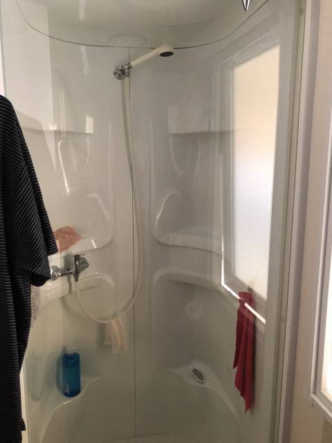 Cabine de douche du mobil home d'occasion 3 chambres IRM Apollon Confort