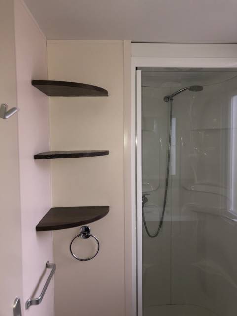 Rangement salle de bain du mobil home d'occasion 3 chambres IRM MARINA 2012
