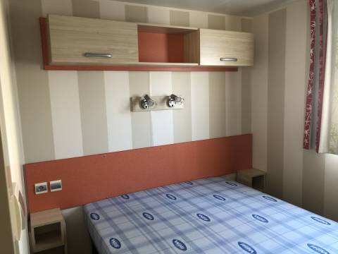 Chambre parentale du mobil home d'occasion 3 chambres IRM Super Cordelia 2010