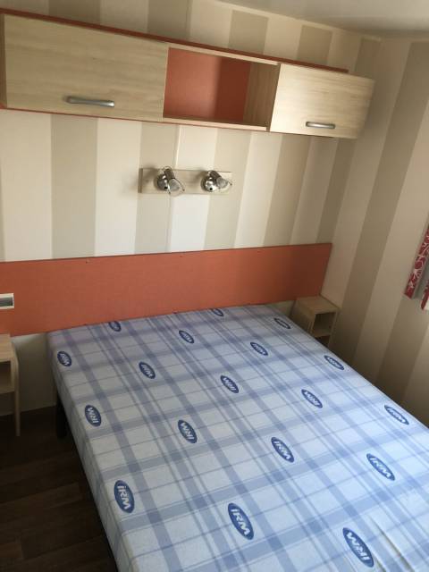 Chambre parentale du mobil home d'occasion 3 chambres IRM Super Cordelia 2010