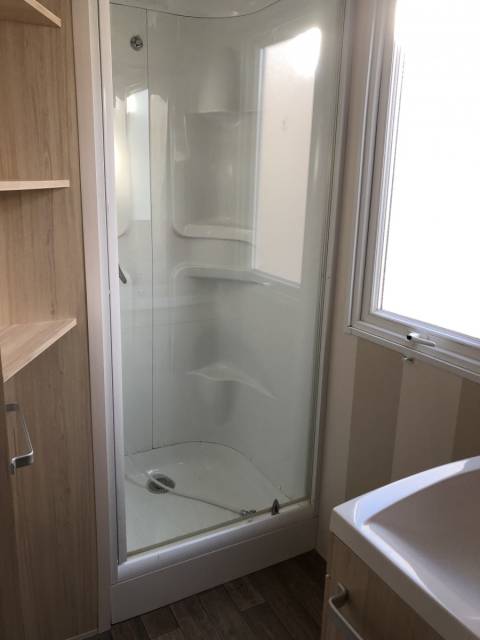Salle de bain du mobil home d'occasion 3 chambres IRM Super Cordelia 2010