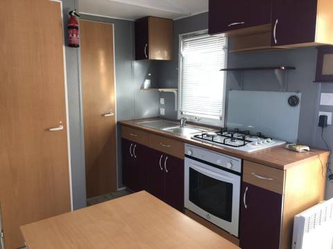 Cuisine du mobil home d'occasion sur parcelle 2ch IRM Titania