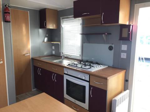 Cuisine du mobil home d'occasion sur parcelle 2ch IRM Titania