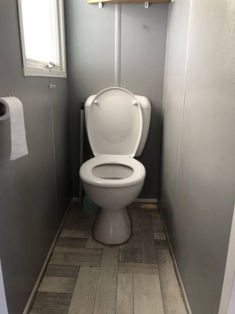 WC du mobil home d'occasion sur parcelle 2ch IRM Titania