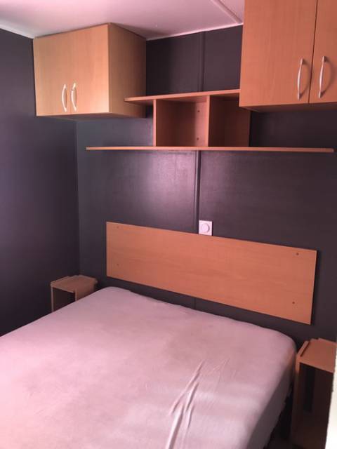 Chambre parentale du mobil home d'occasion sur parcelle 2ch IRM Titania