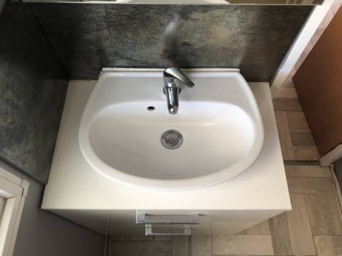 Lavabo du mobil home d'occasion sur parcelle 2ch IRM Titania