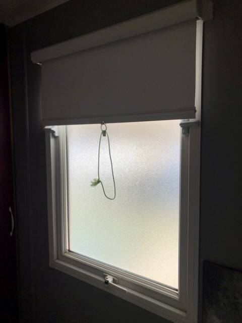 Fenêtre salle de bain du mobil home d'occasion sur parcelle 2ch IRM Titania