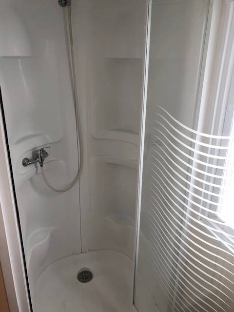 cabine de douche du mobil home d'occasion 3 chambres IRM Super Octalia 2007