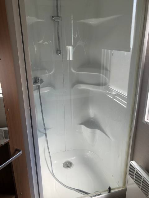 Cabine de douche du mobil home d'occasion IRM Rubis 2008 - 2 chambres
