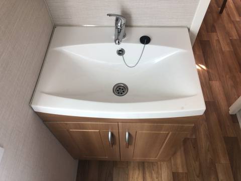 Meuble vasque du mobil home d'occasion IRM Rubis 2008 - 2 chambres