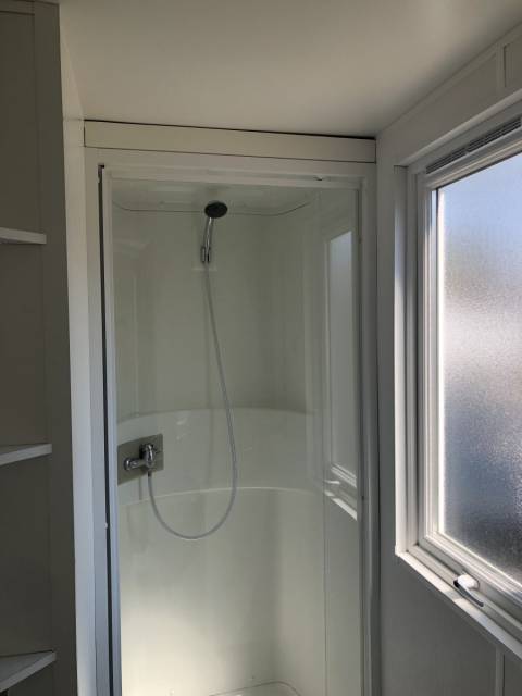 Salle de bain du mobil home d'occasion IRM Super Mercure 2017