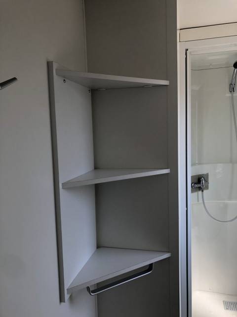 Salle de bain du mobil home d'occasion IRM Super Mercure 2017