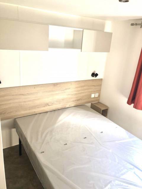 Chambre parentale du mobil home neuf 2 chambres - IRM Azalée 2020