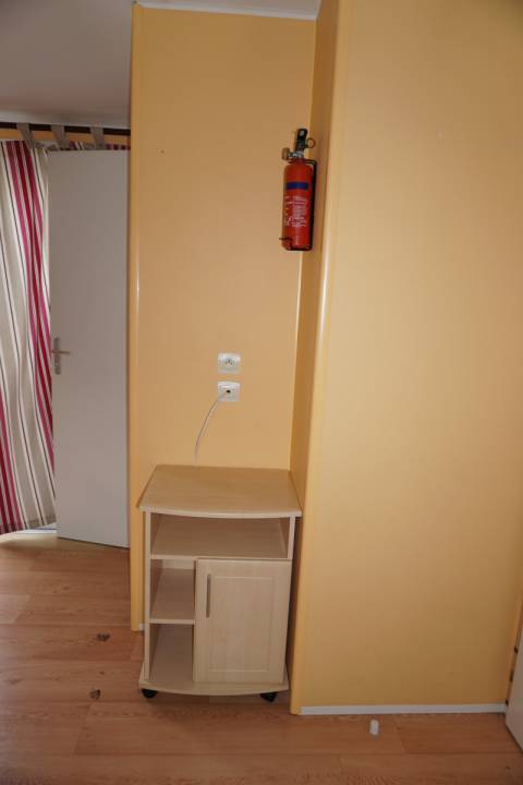 Meuble tv du mobil home d'occasion 3ch IRM Super Constellation Confort 2006