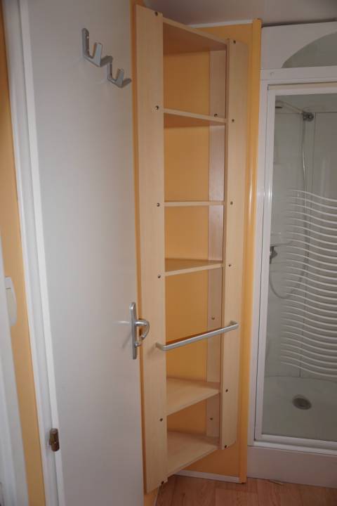 Salle de bain du mobil home d'occasion 3ch IRM Super Constellation Confort  2006