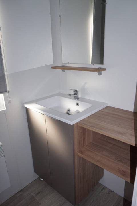 Salle de bain du mobil home d'occasion 3ch RAPIDHOME Bora Bora 2017