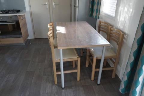 Coin repas du mobil home d'occasion 2ch IRM Eleganzia 2014